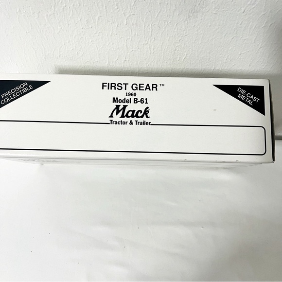 Vintage 1960 Mack Tractor & Trailer Model B-61 Red and White NIB Die Cast Metal - Picture 3 of 6